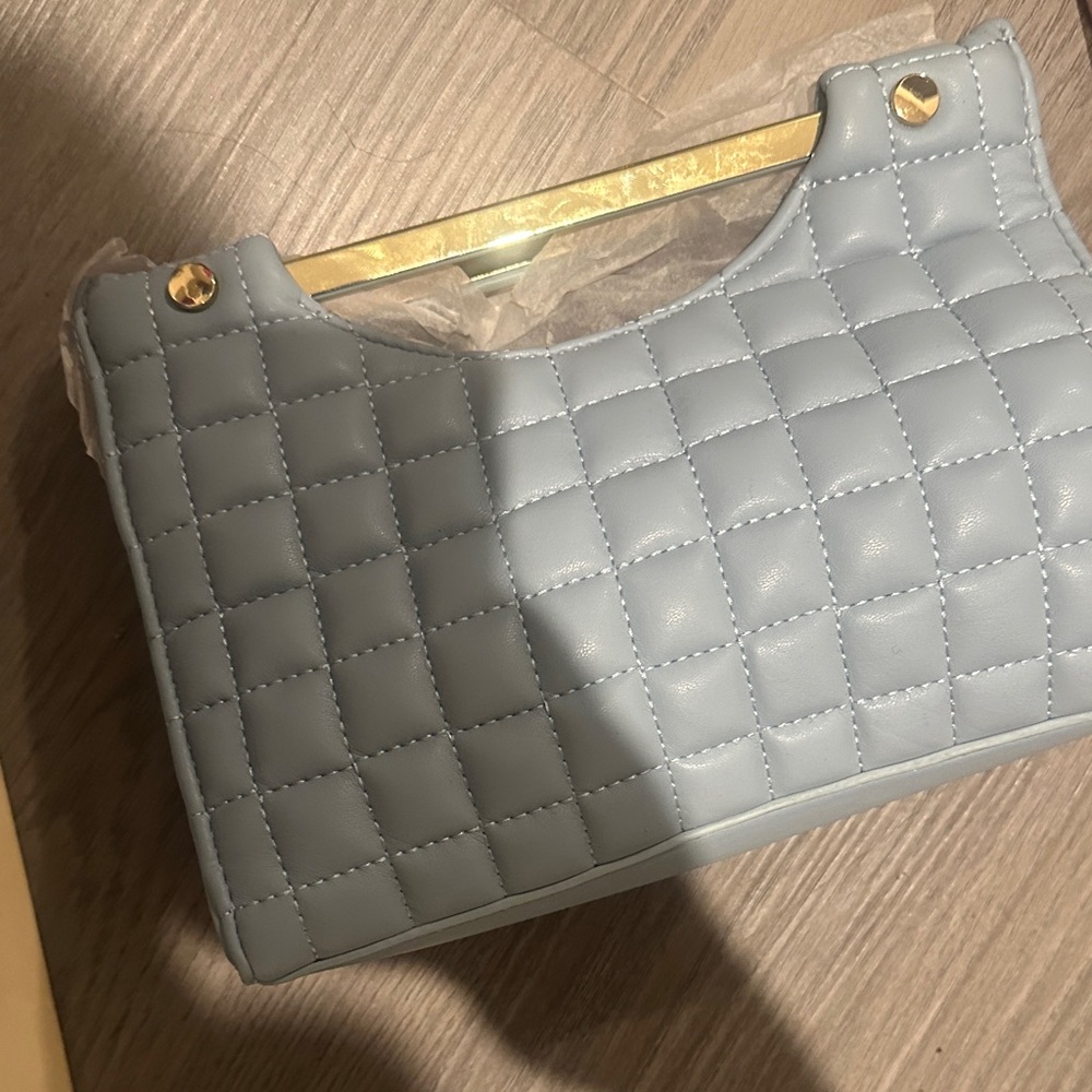 Chic Quilted Shoulder Bag in Light Blue